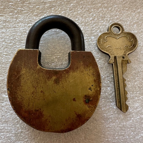 1890 Old Glory Lock and Key, Independent Lock Company, Fitchburg, MASS - Picture 2 of 11